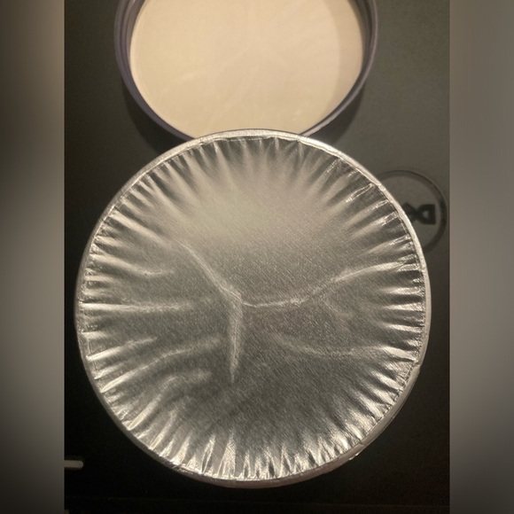 Etre’ Lait Et Miel Dead Sea mineral scrub milk & honey. 10 fl oz - Picture 2 of 4